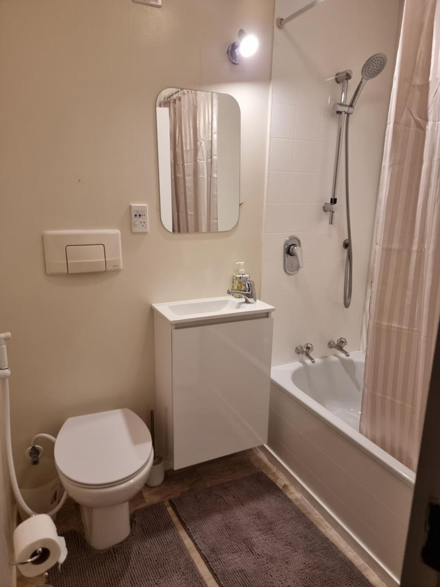Entire Ground Floor With Full-Privacy And Family-Friendly Popular To Ferry Catchers Веллінгтон Екстер'єр фото